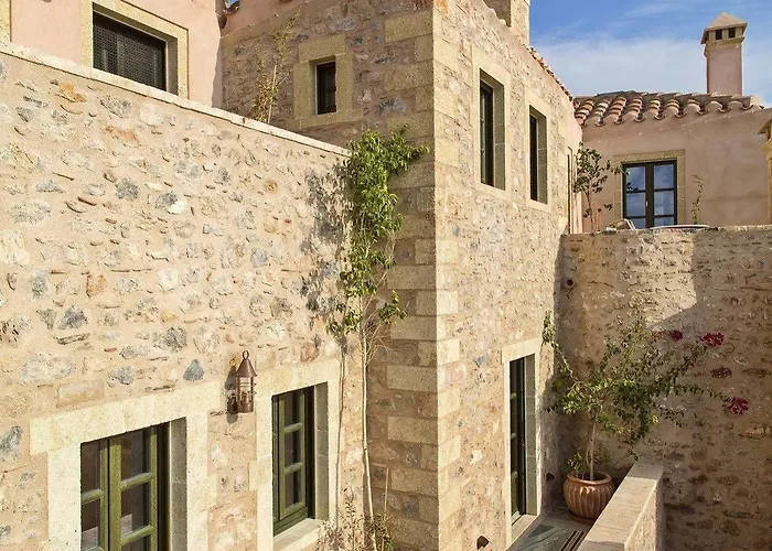 Moni Emvasis Luxury Suites