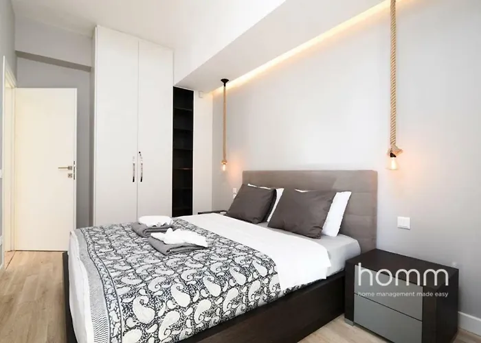 142M² Bright Alimos Apartment With Marina View