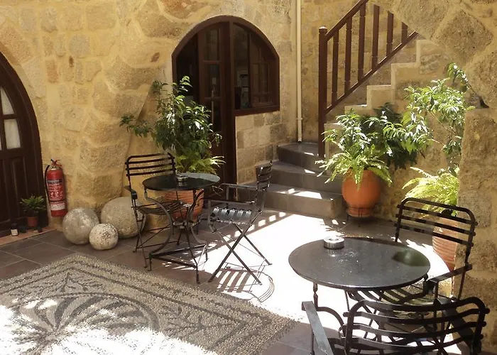 Camelot Traditional & Classic Hotel