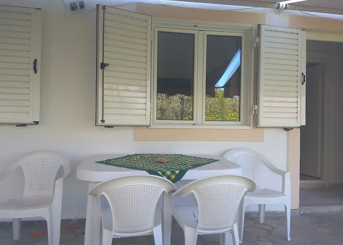Roula\'S Rooms