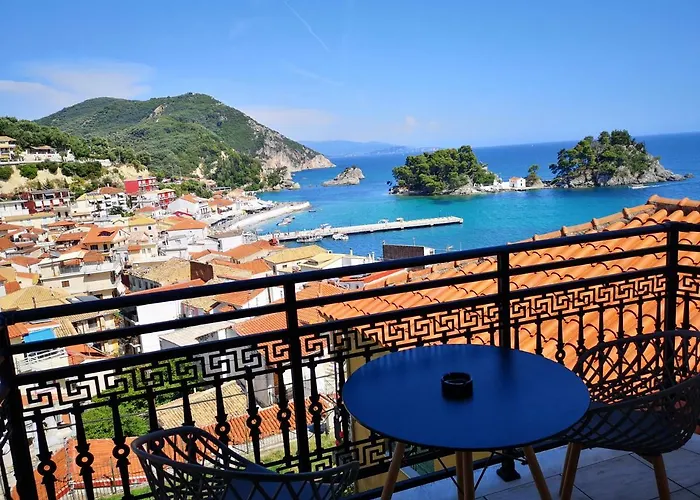 *The Balcony-Luxury Family House In City Center *