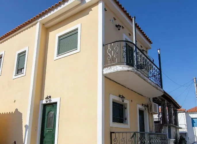 Peroulia Apartments