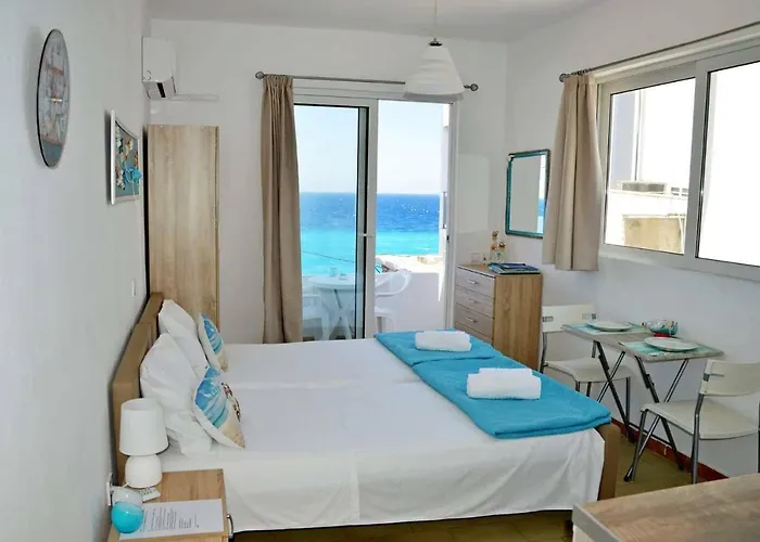 Lilian\'S Seaview-Party Street-Youth Studios