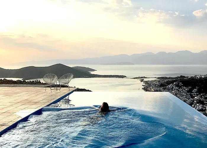 Villa Estee, Luxury Villa With Private Infinity Pool And Jacuzzi