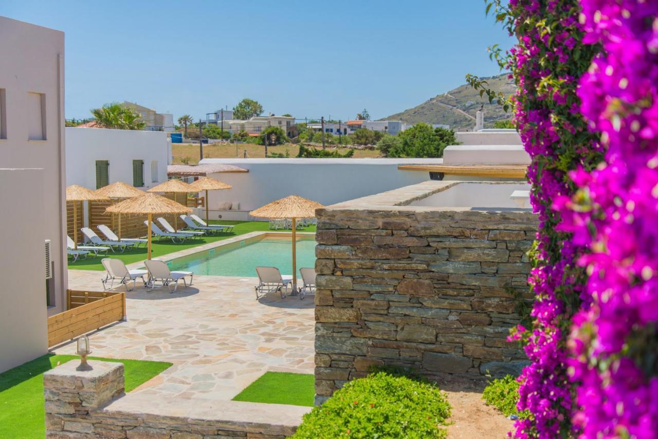Ostria & Aparthotel Gavrio