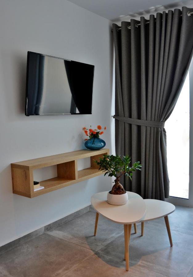 Christina Hotel *