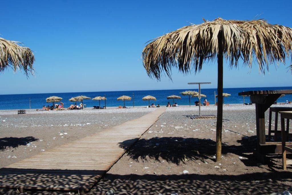 Cristelia Seafront & Pool Villa