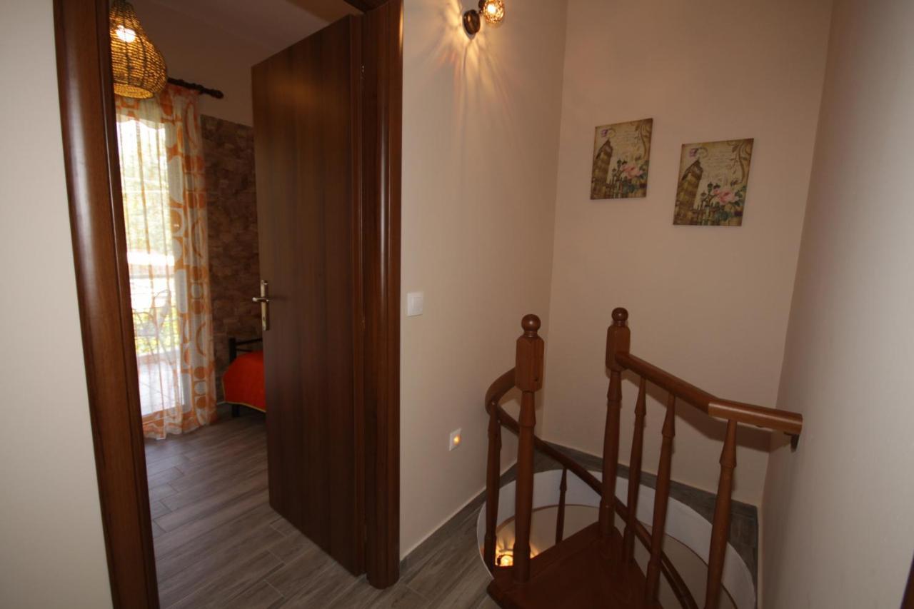 Edra Studios Apartment Vourvourou