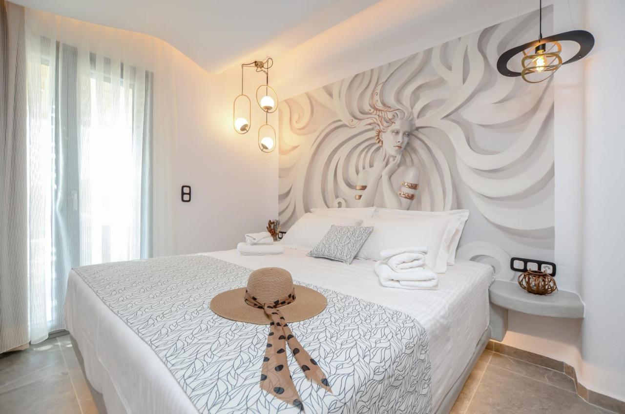 Naxos Pantheon Luxury