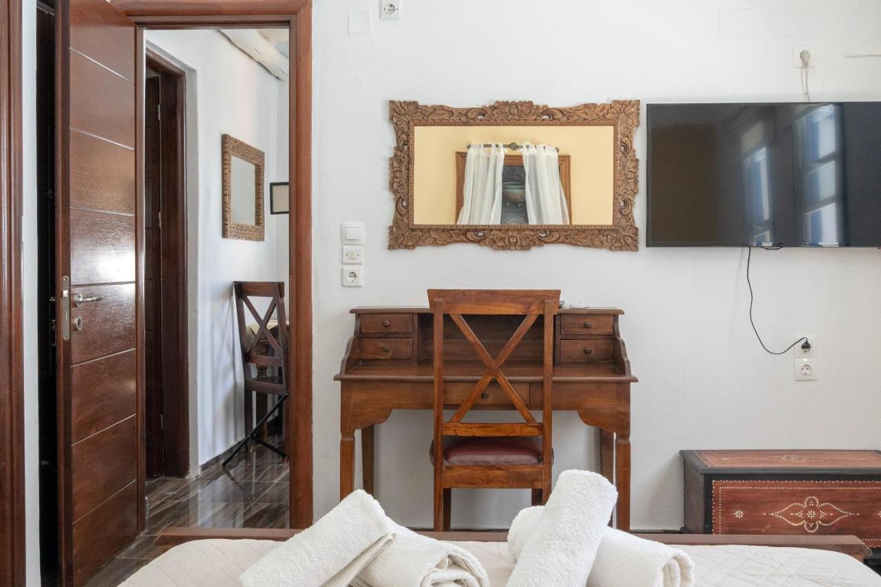 Alexandros By The - Serifos Guest house 2*