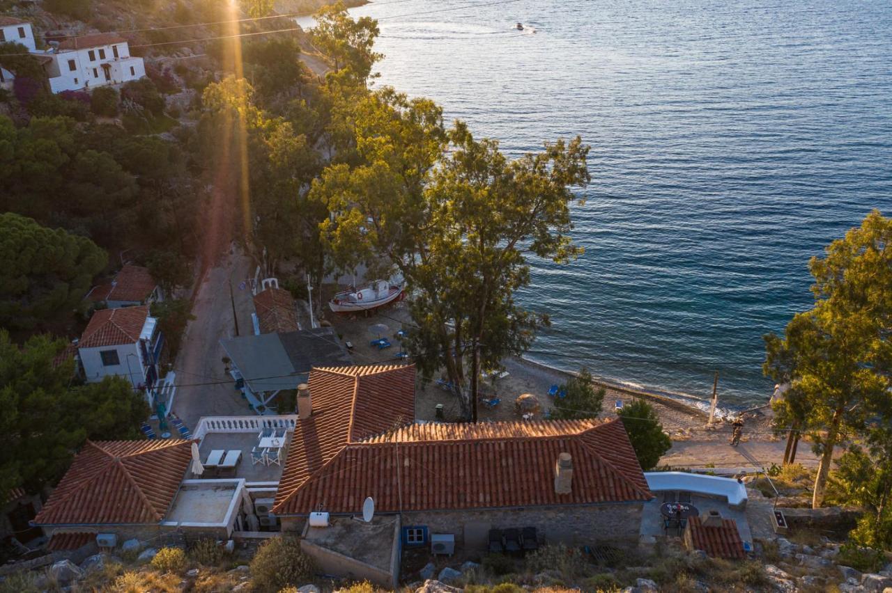 Mandraki * Hydra (Saronic Islands)