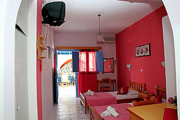 Aparthotel & Joanna Perissa (Santorini)