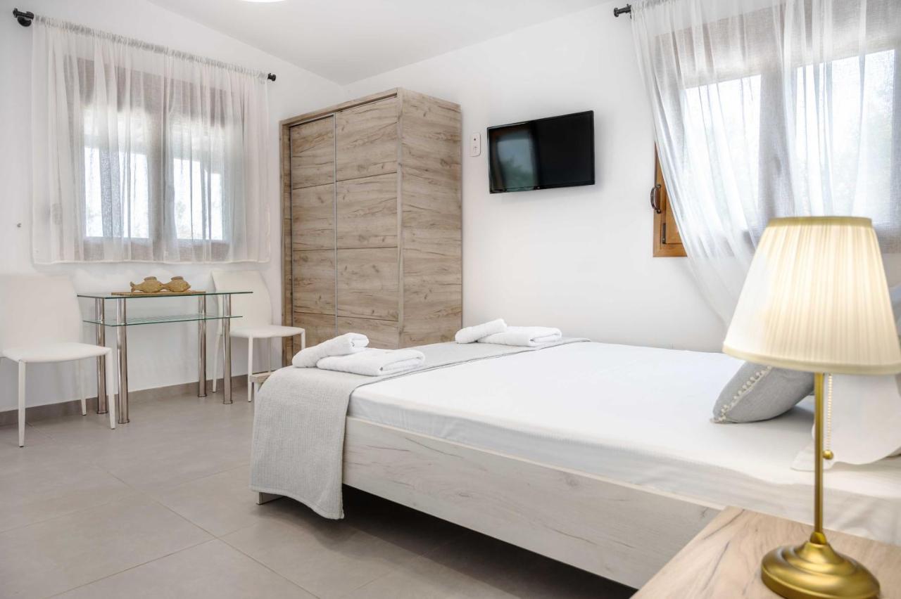 Aparthotel Komitsa Luxury Nea Roda
