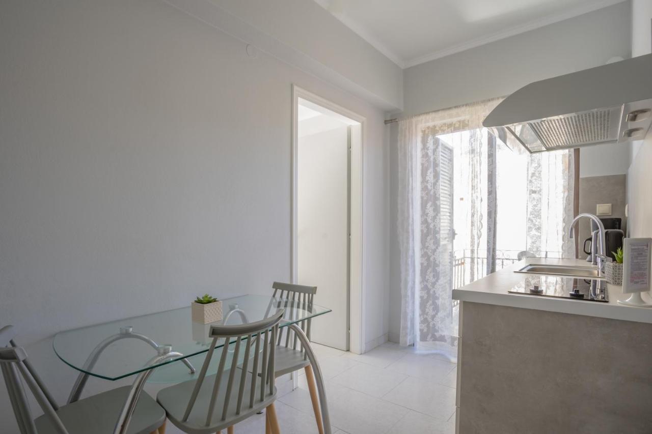 Aggelos & Deluxe 2* Nydri (Lefkada)