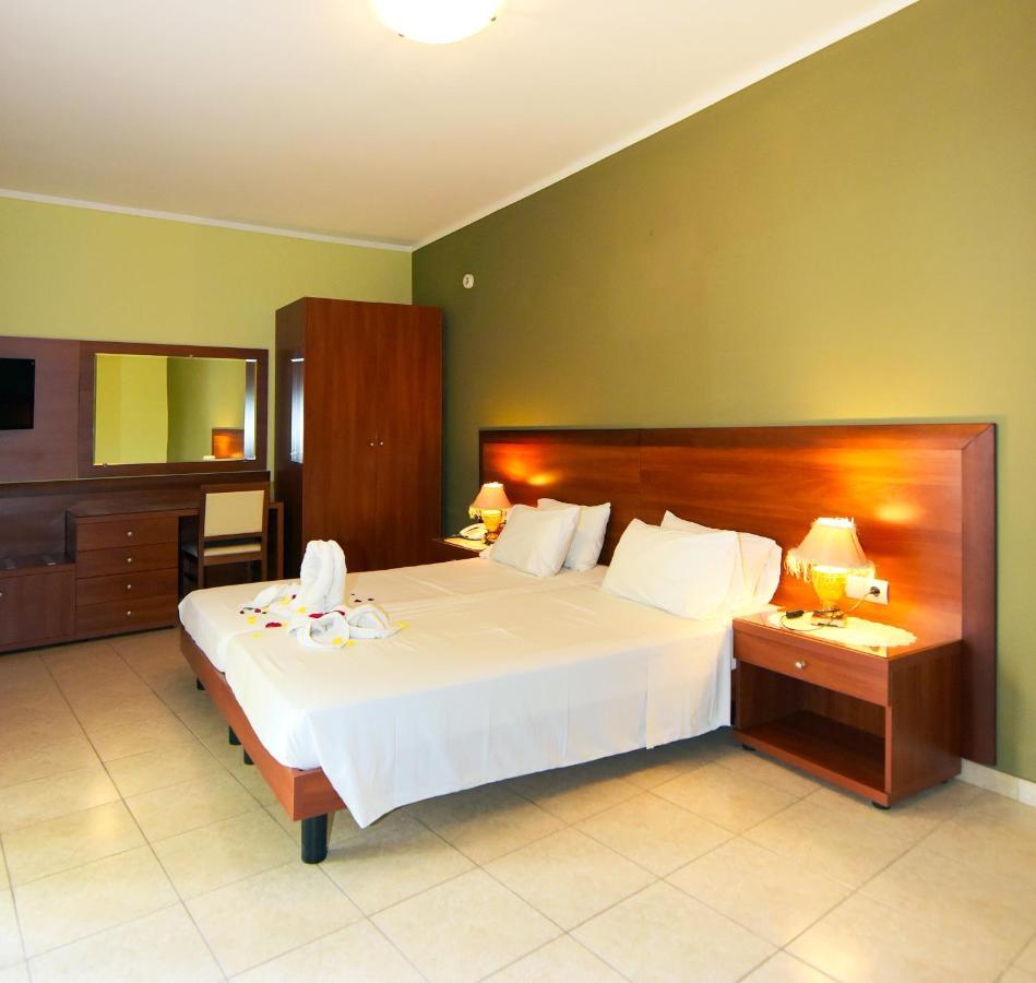 Esmeralda 3* Kremasti (Rhodes)
