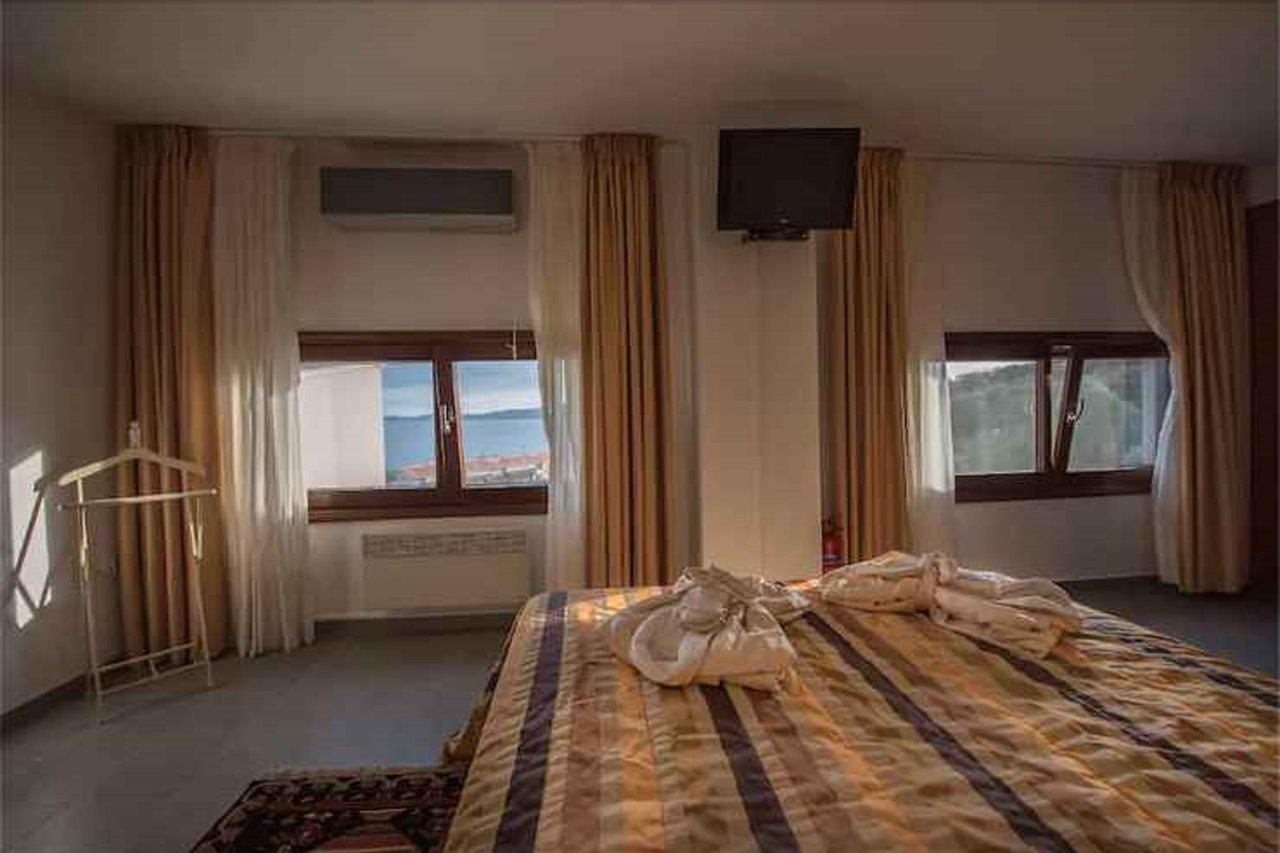 Athos - Luxury Seaside Komitsa