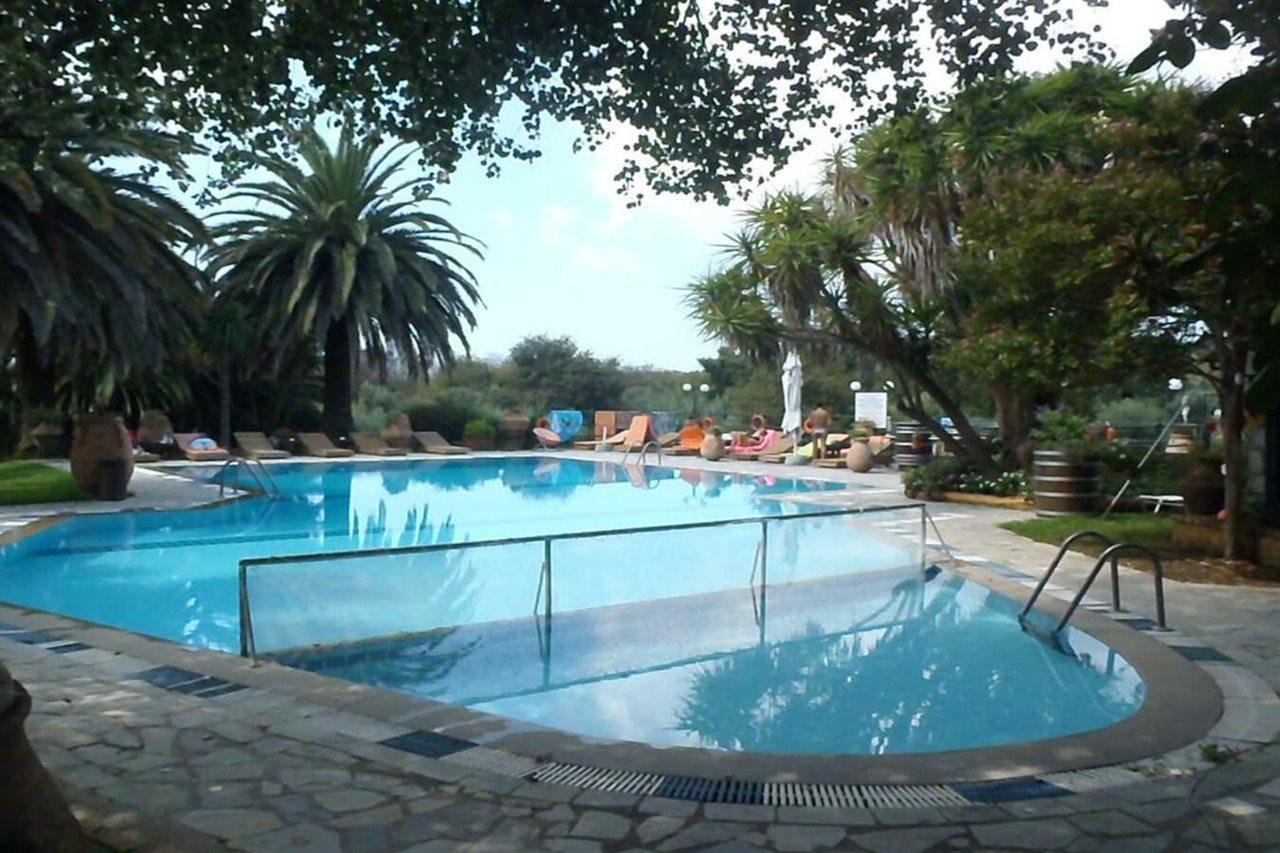 Spiti Nikos Aparthotel 3*