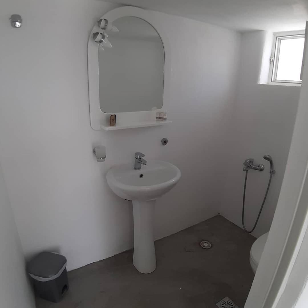 Thea Serifos Guest house