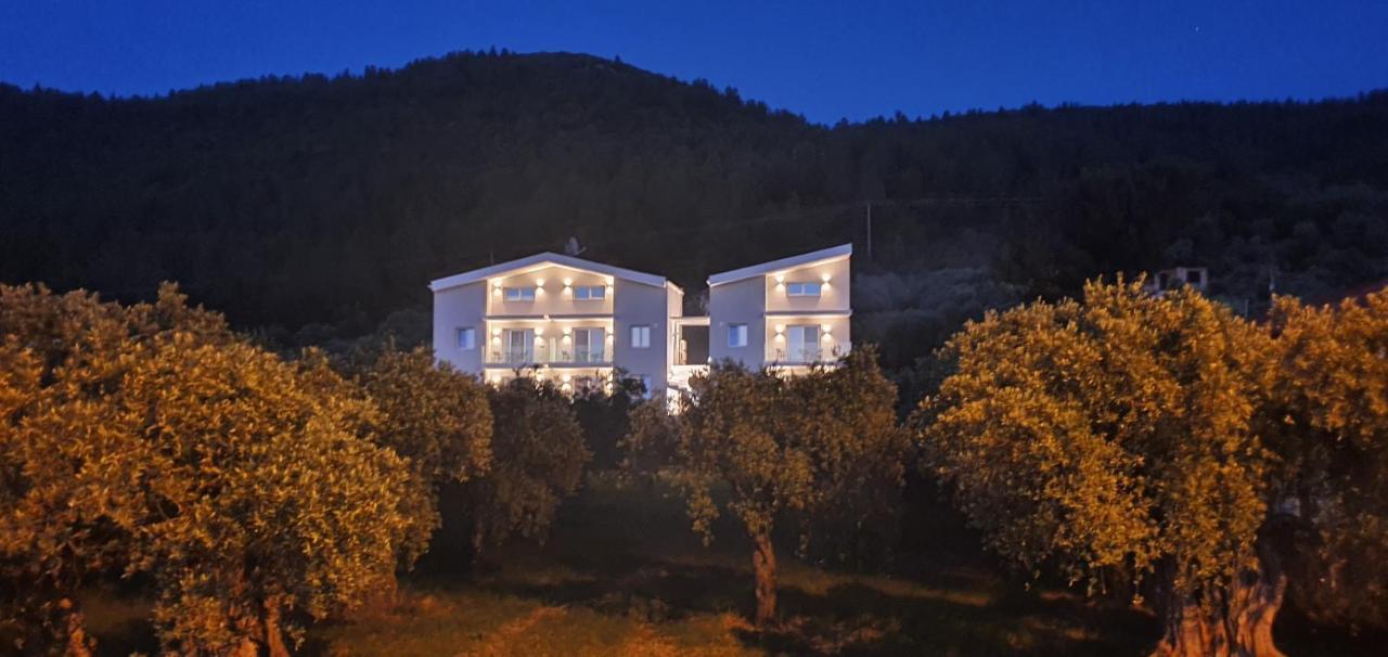 Harmony Thassos & *