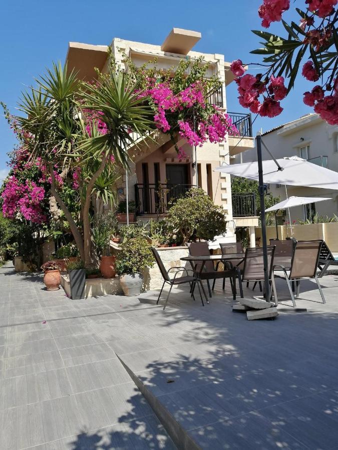 Iliana Apartment *