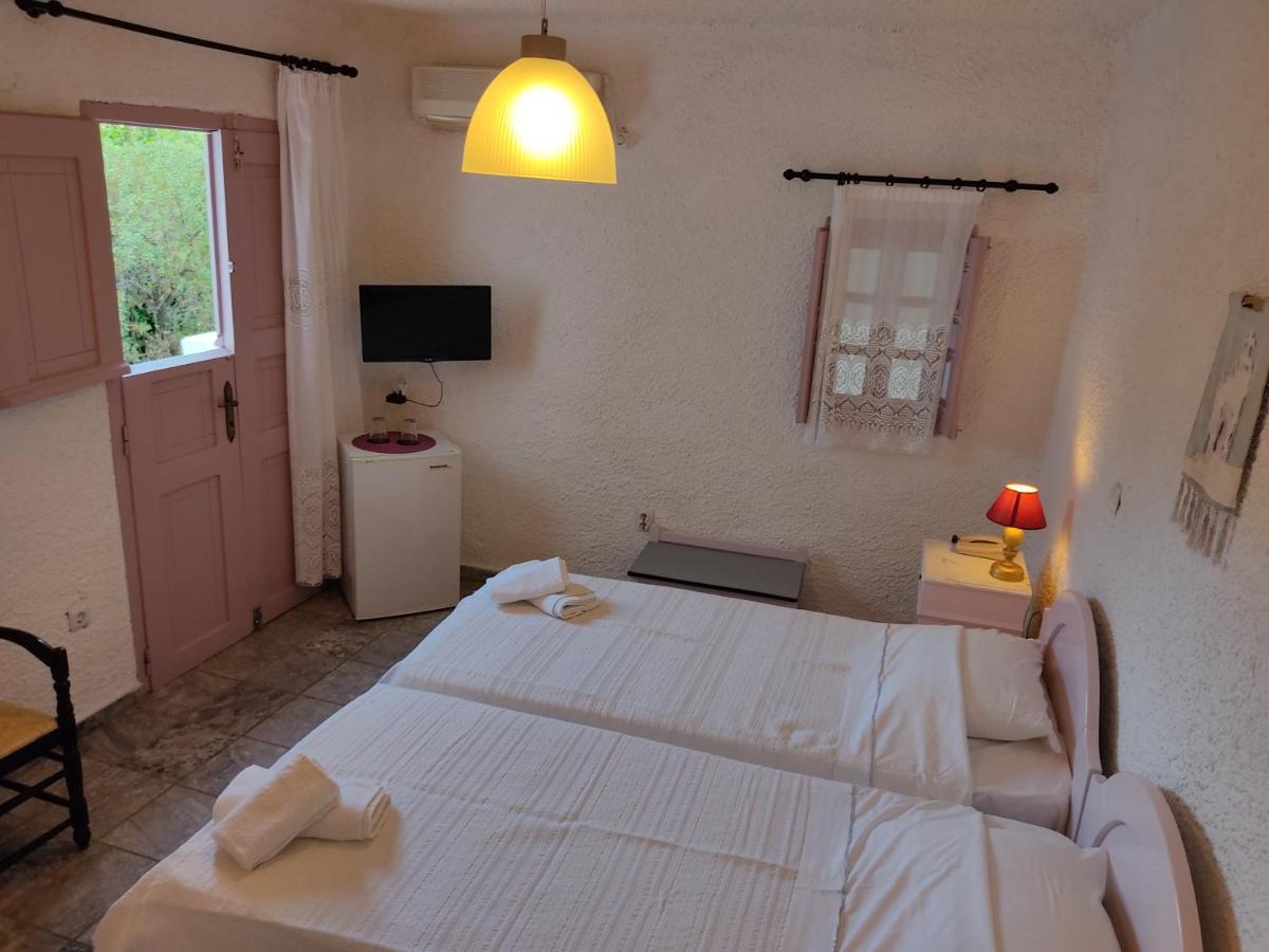 Porto Sikinos Hotel Alopronia