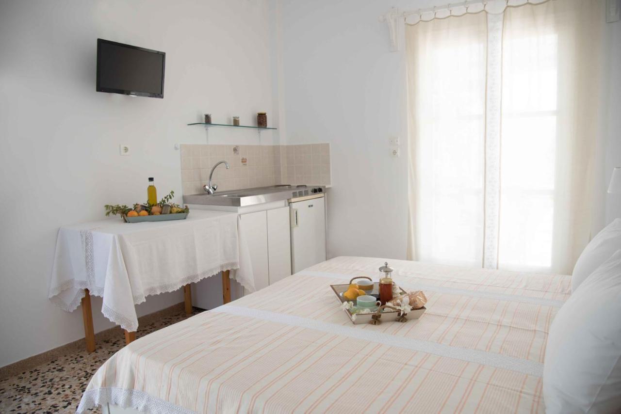 Flora & Agelos Studios * Chrisi Akti (Paros)