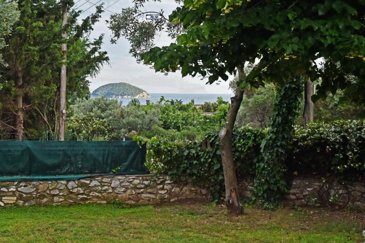 Makis & Dimitra House Holiday home *