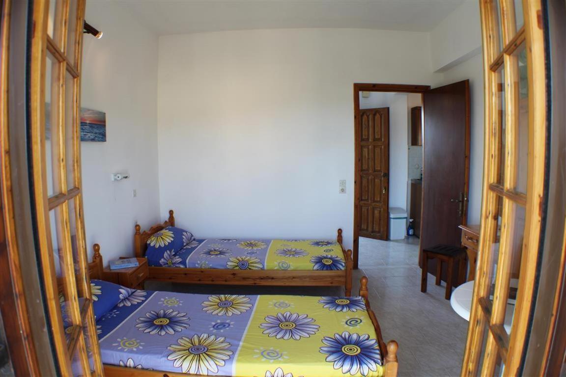 Nikolas House Guest house *