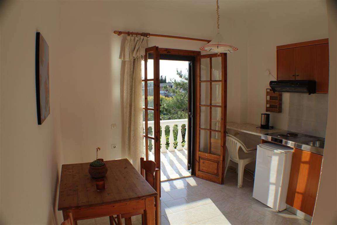 Nikolas House Guest house *