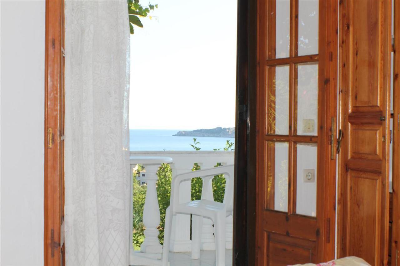 Nikolas House Guest house *