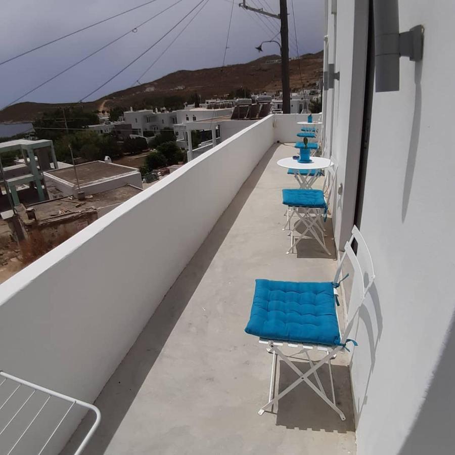 Thea Serifos * Livadakia