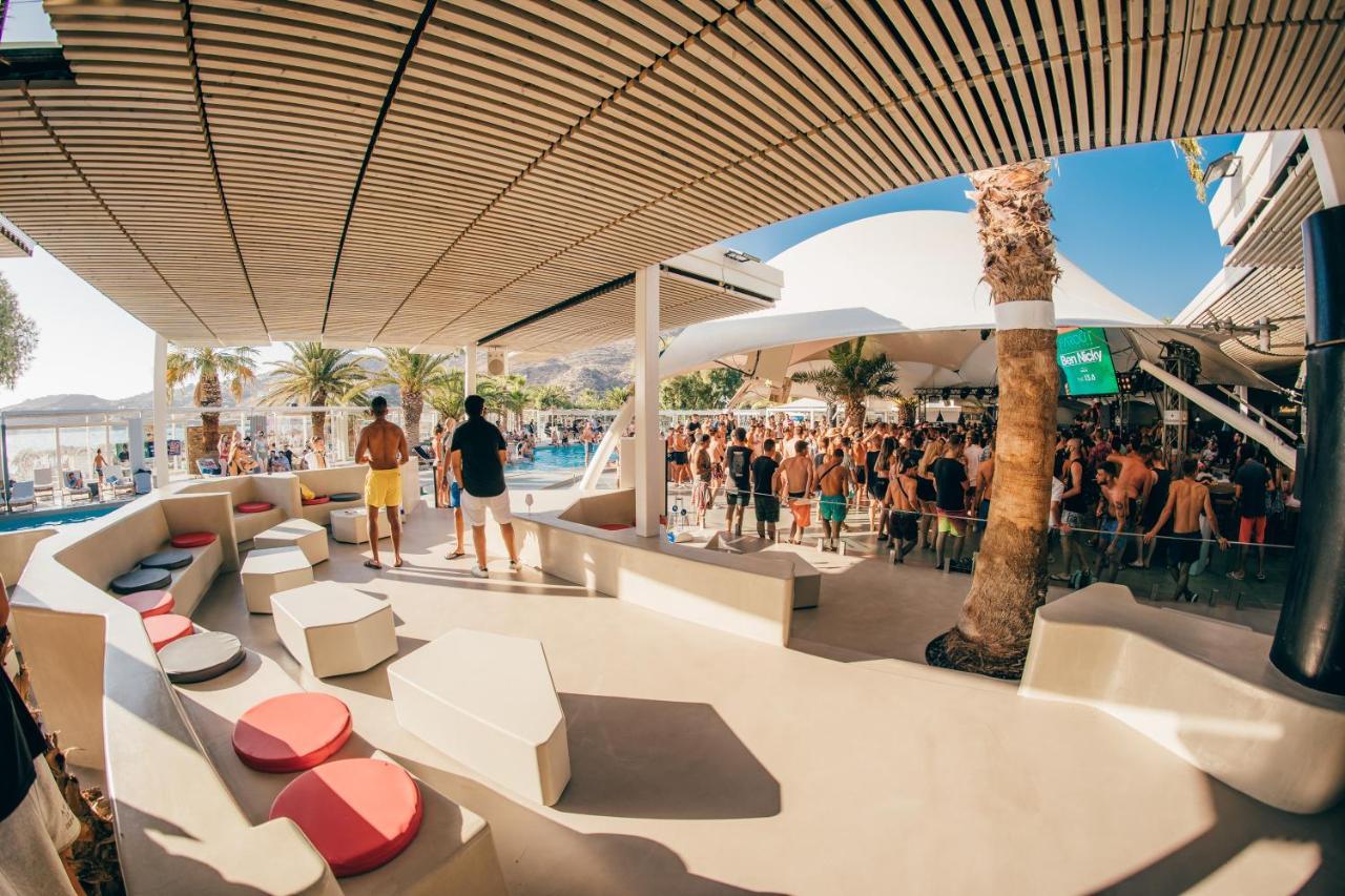 Far Out Beach Club Resort & Camping