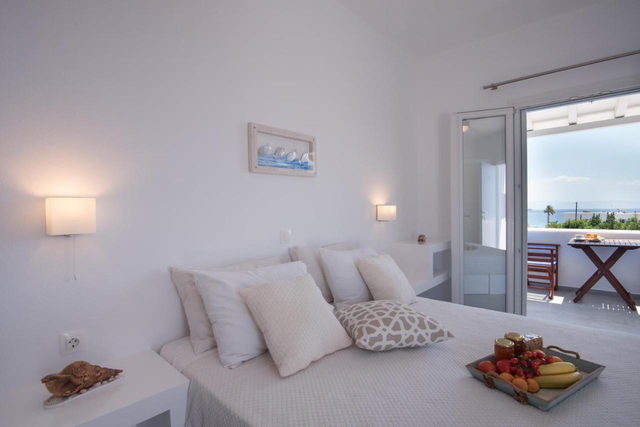 Flora & Agelos Studios * Chrisi Akti (Paros)