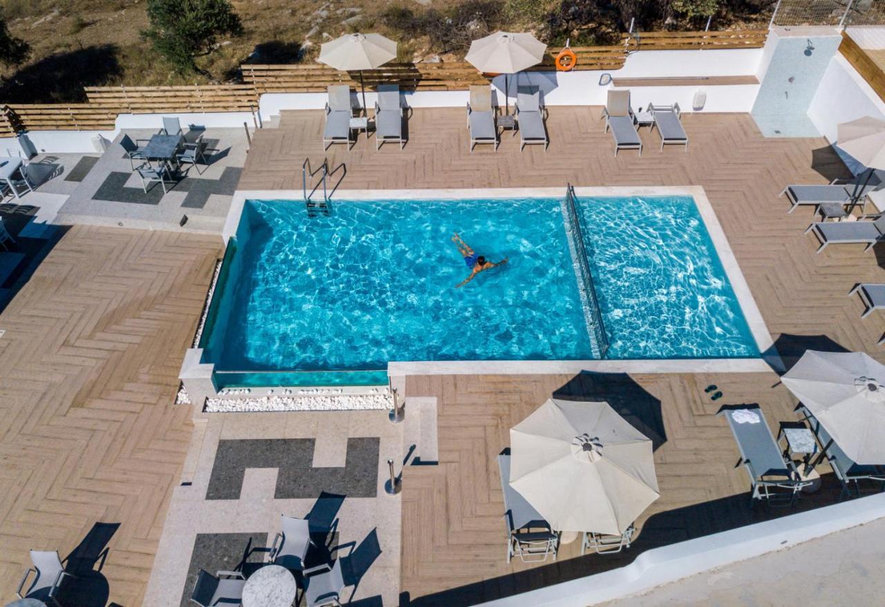 Studios Apartments Irini Patira *