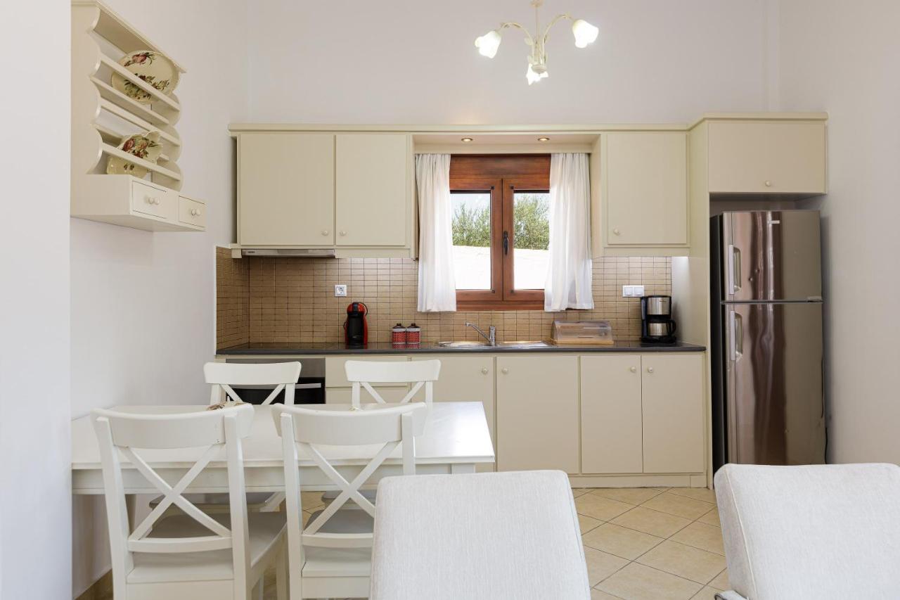 Eva & Dimitrios Villas, Captivating Oasis With Pools & Bbq, By Thinkvilla Panormos (Crete)