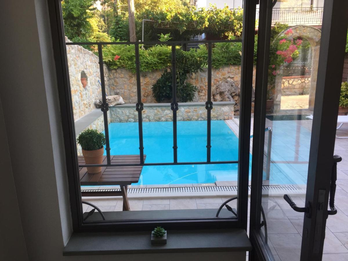 Lithos Parga