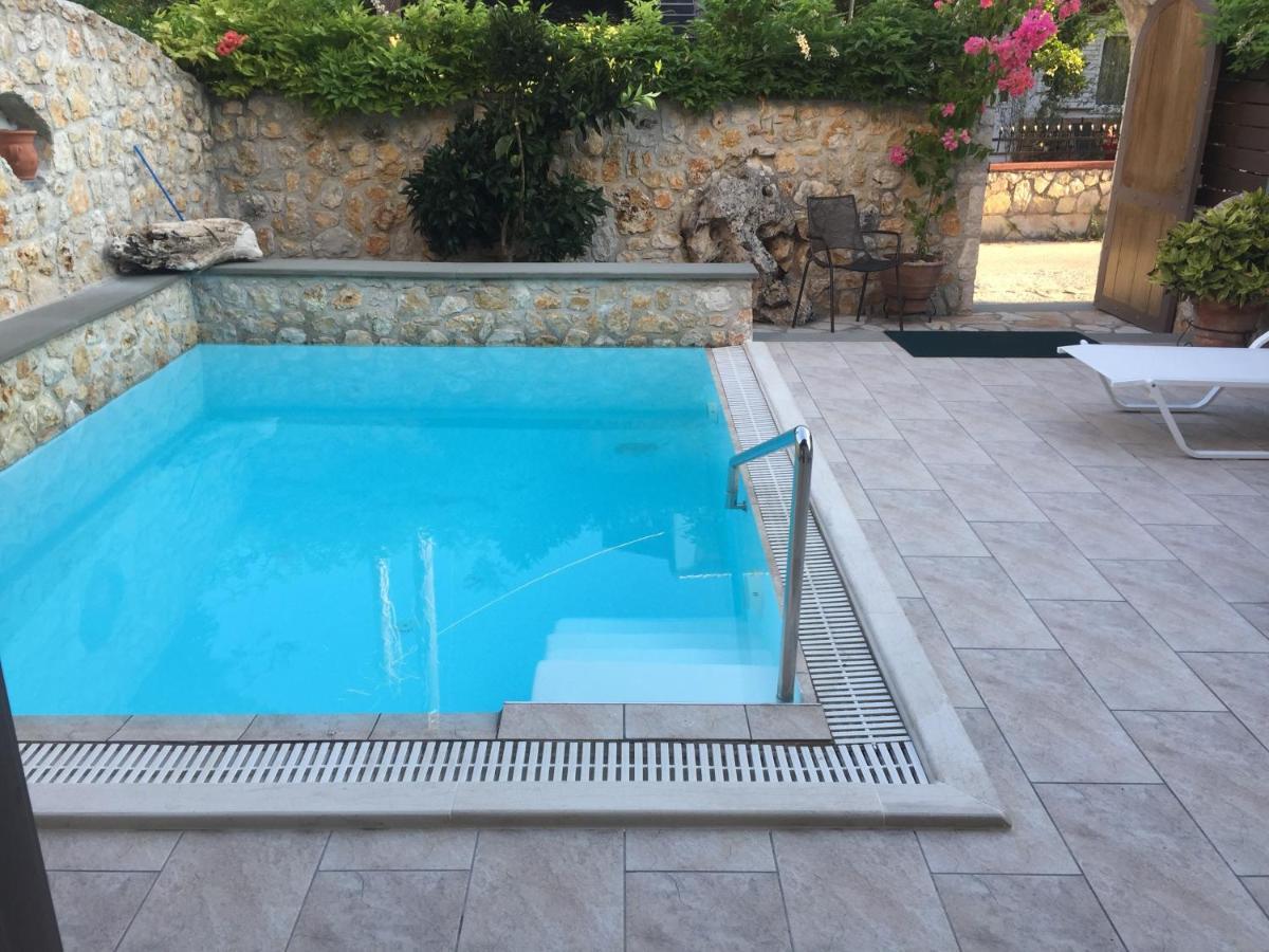 Villa Lithos