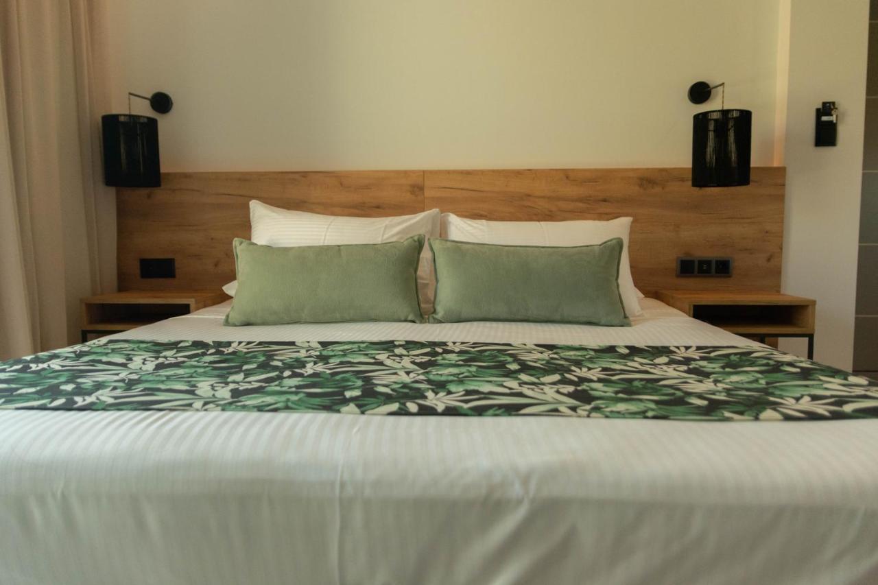 Kavos & Aparthotel 3*