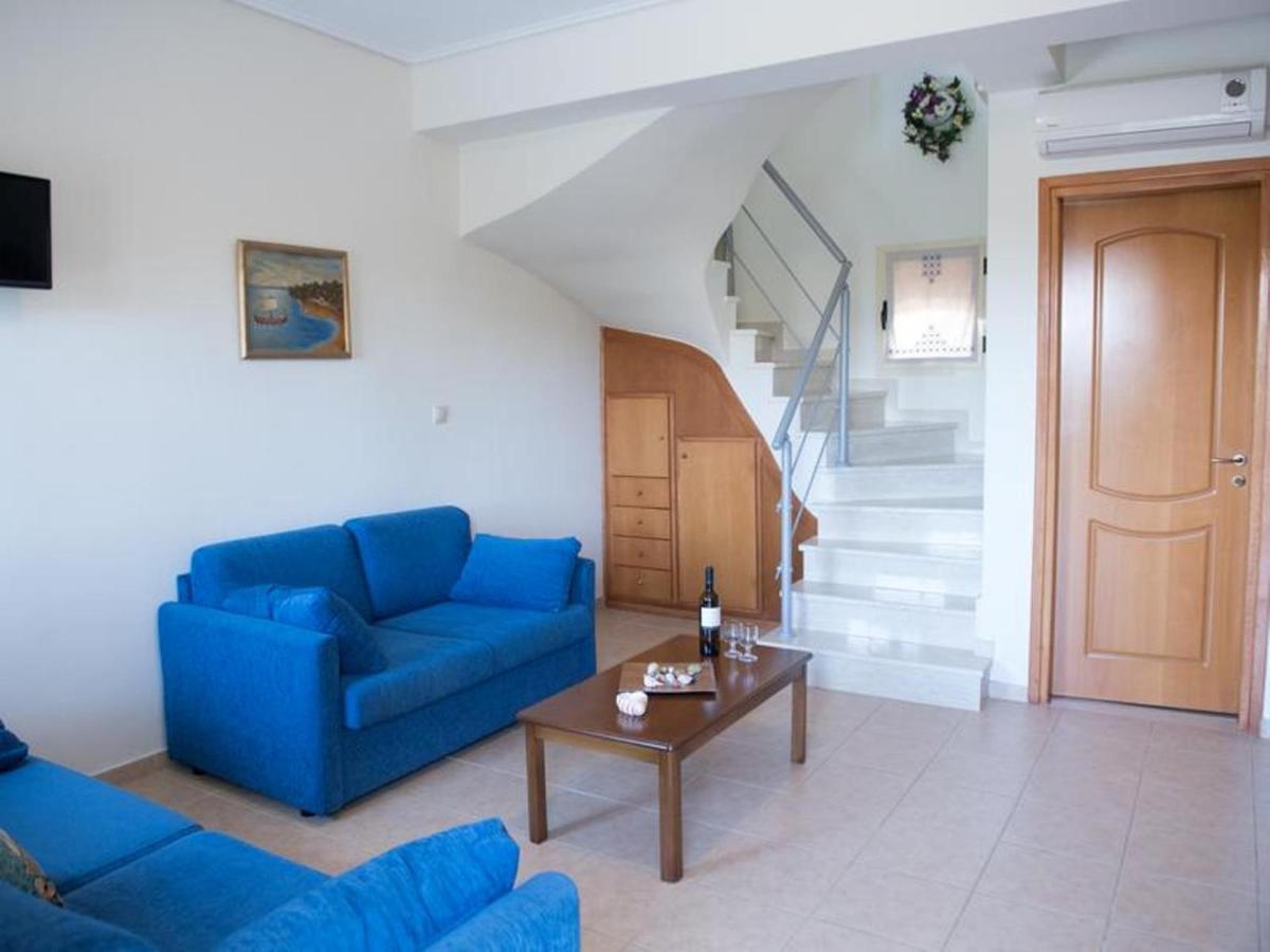 8 Furnished In For Rent. *