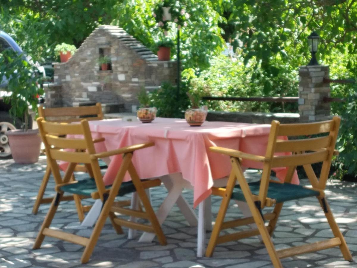 Kanarinia Inn