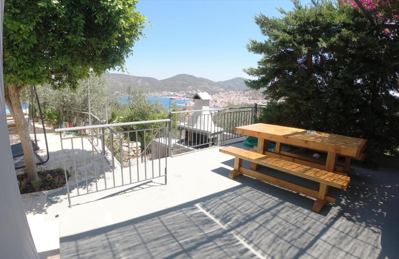 Saronic Topview