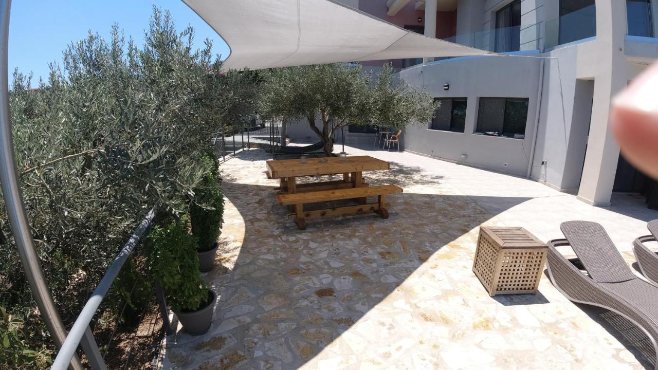 Saronic Topview *