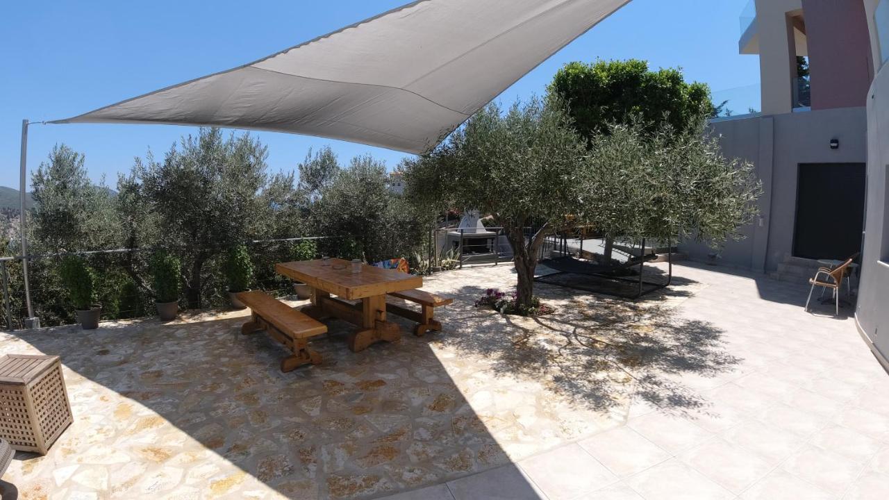 Villa Saronic Topview