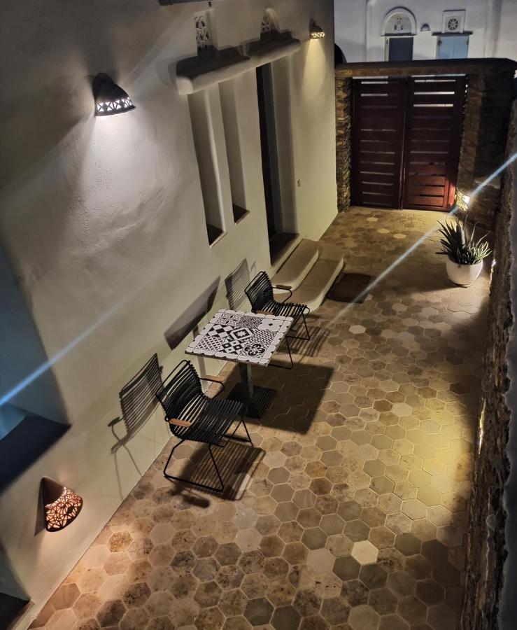Art & Panormos (Tinos)