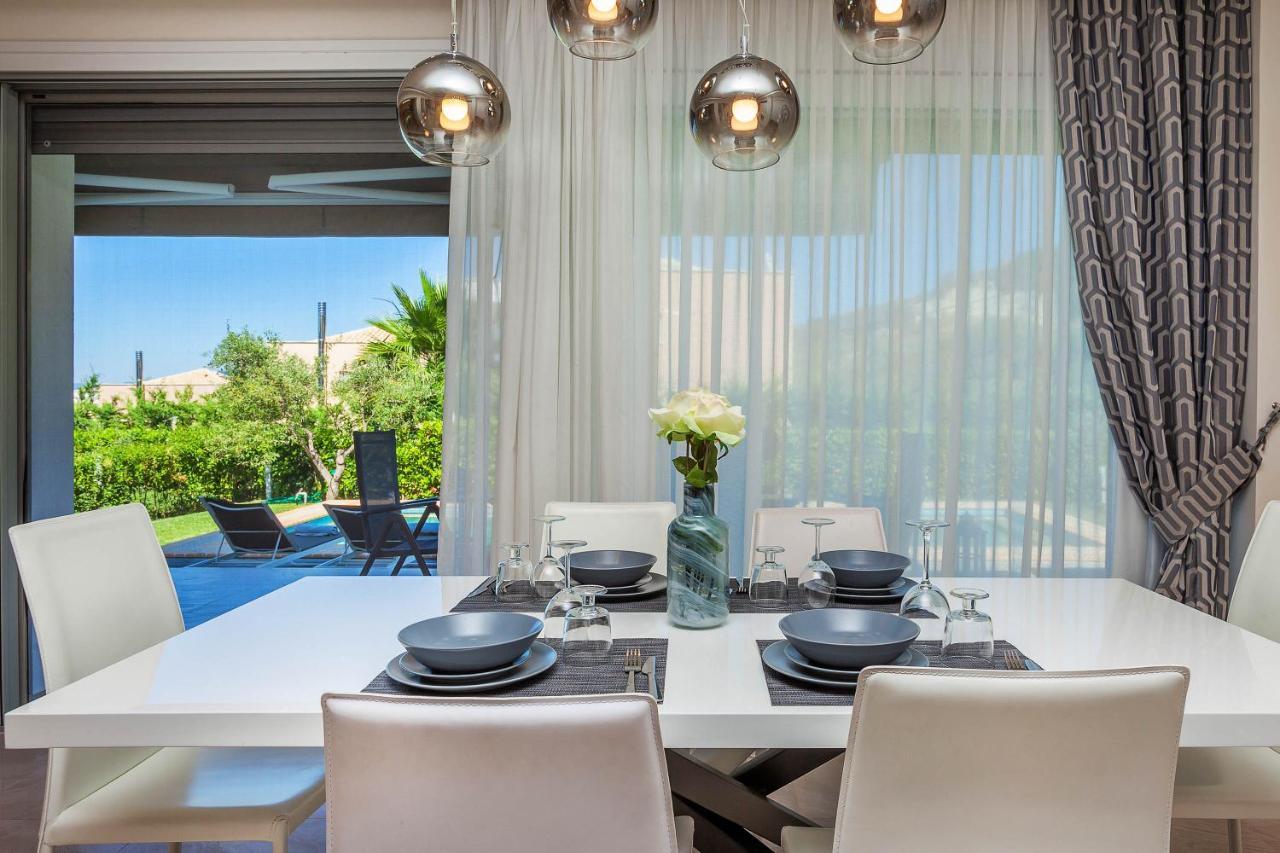 Deluxe Mira Mare Villa *