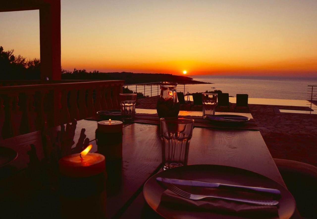 Villa Beachfront Seasun By Posarellivillas