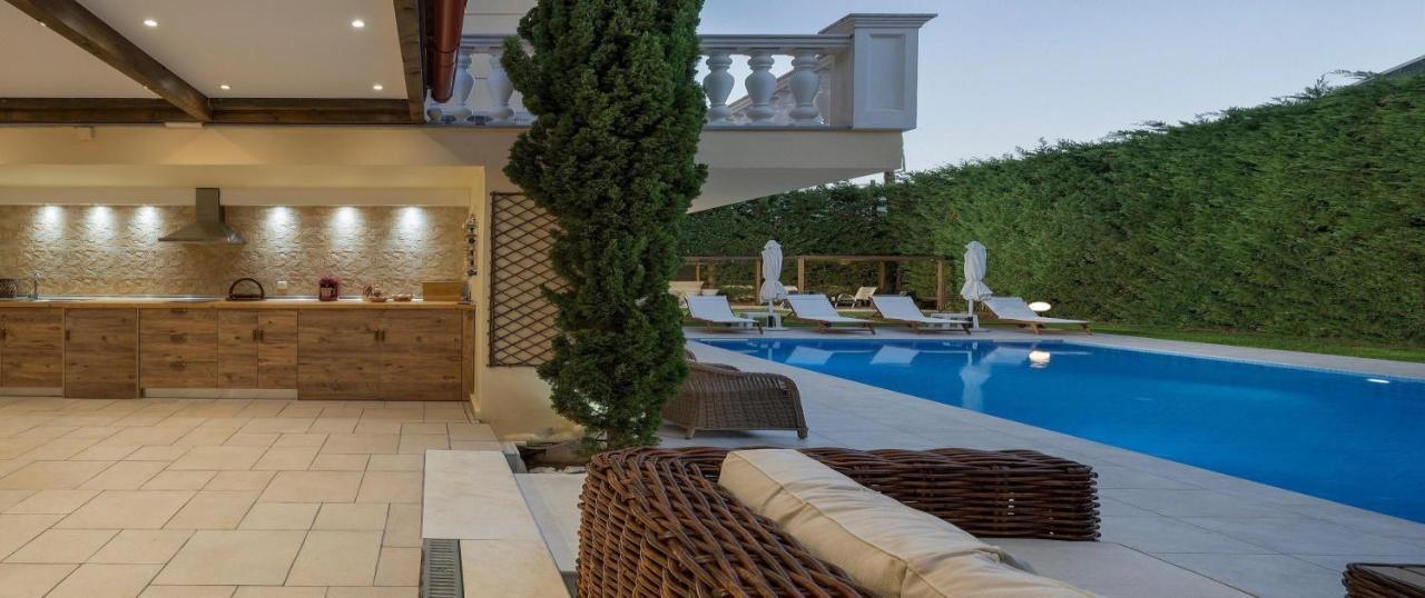 Pandis Villa *