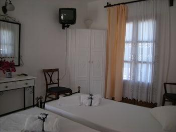 Roussos Naousa (Paros)
