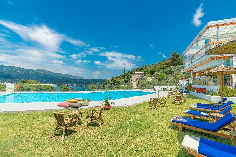 Takis Aparthotel 3*