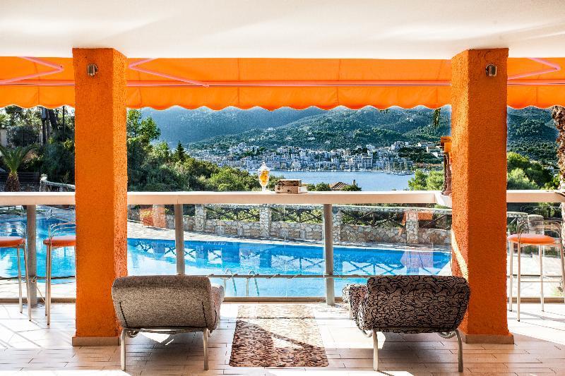Aparthotel Takis 3*